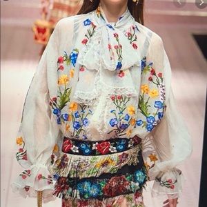 Gorgeous embroidered colorful blouse NWOT